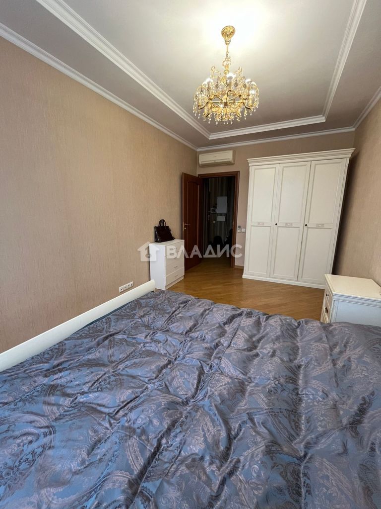 Продажа 2-комнатной квартиры, Москва, Симферопольский б-р,  18