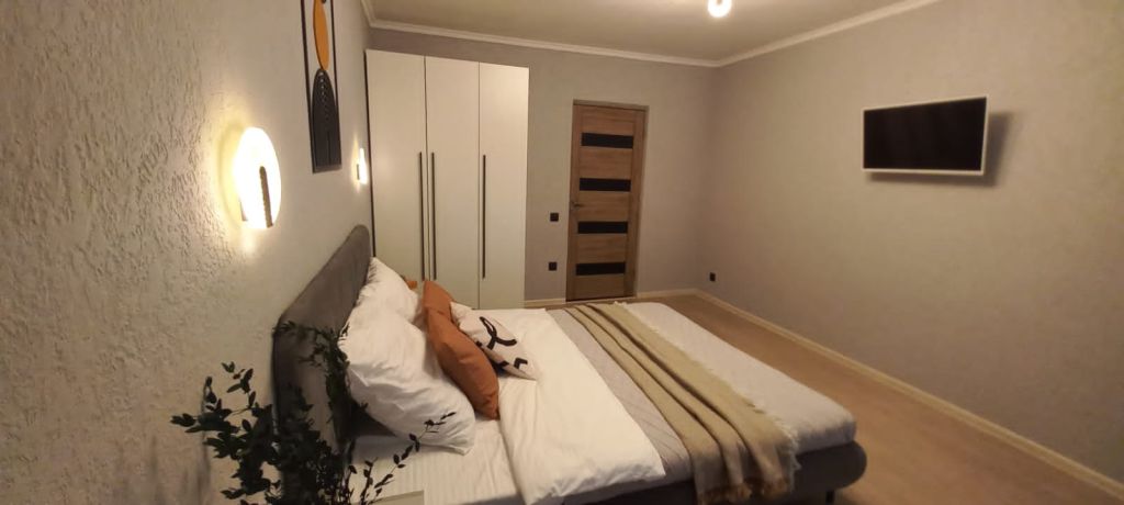 Продажа 2-комнатной квартиры, Пятигорск, Калинина пр-кт,  2к6