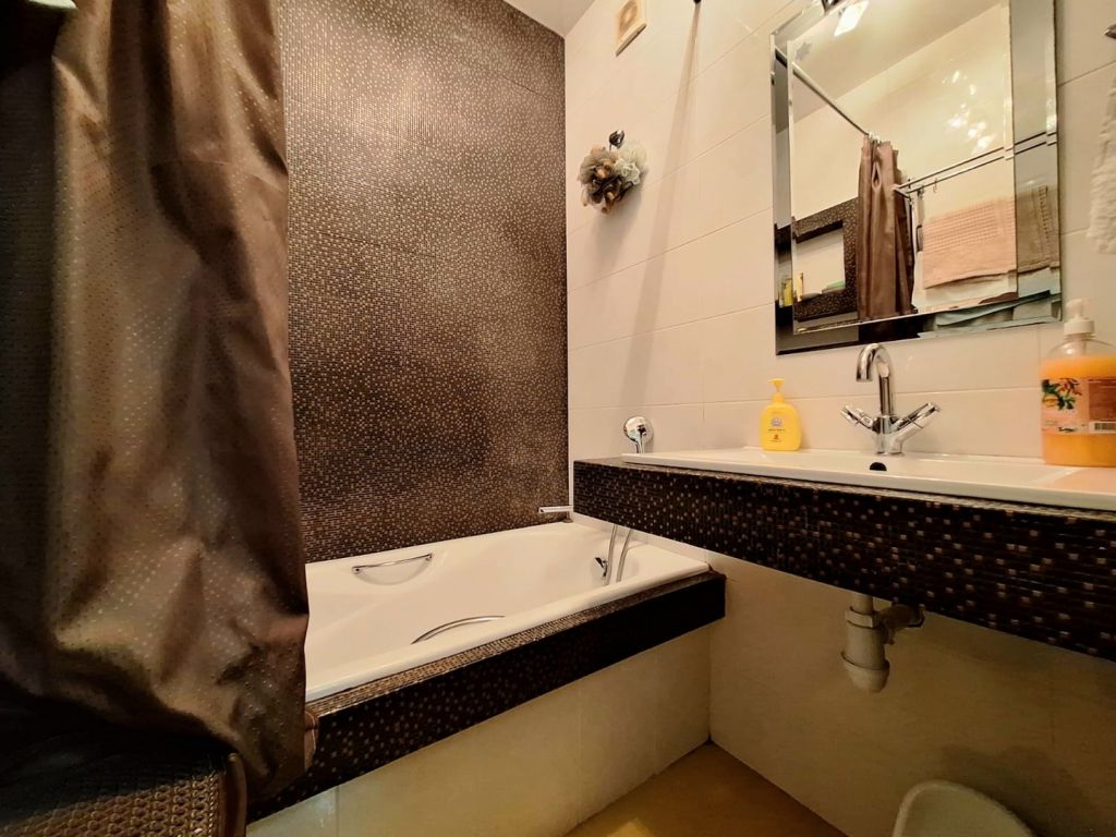 Продажа 2-комнатной квартиры, Пятигорск, Нежнова ул,  21к2