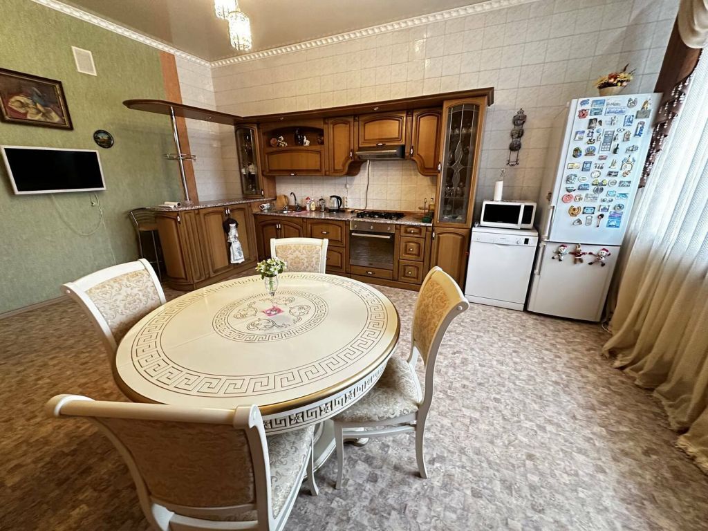 Продажа дома, 360м <sup>2</sup>, 10 сот., Ессентуки, Октябрьская ул