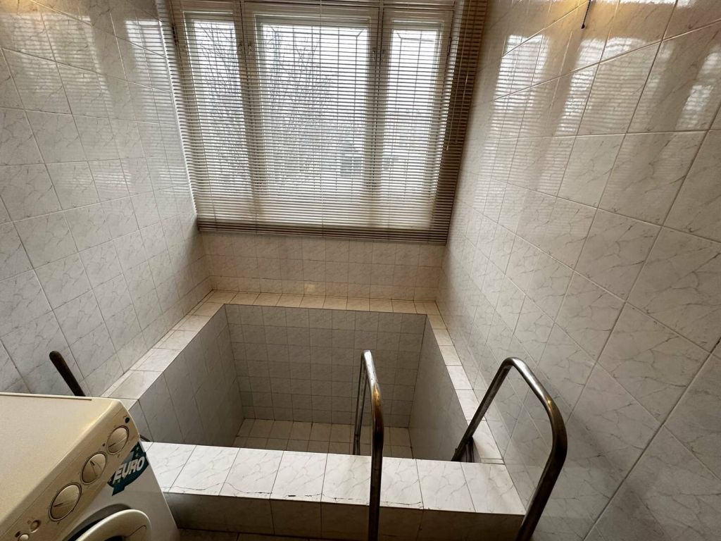 Продажа дома, 360м <sup>2</sup>, 10 сот., Ессентуки, Октябрьская ул