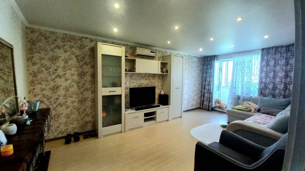 Продажа 3-комнатной квартиры, Минеральные Воды, Анджиевского ул,  136