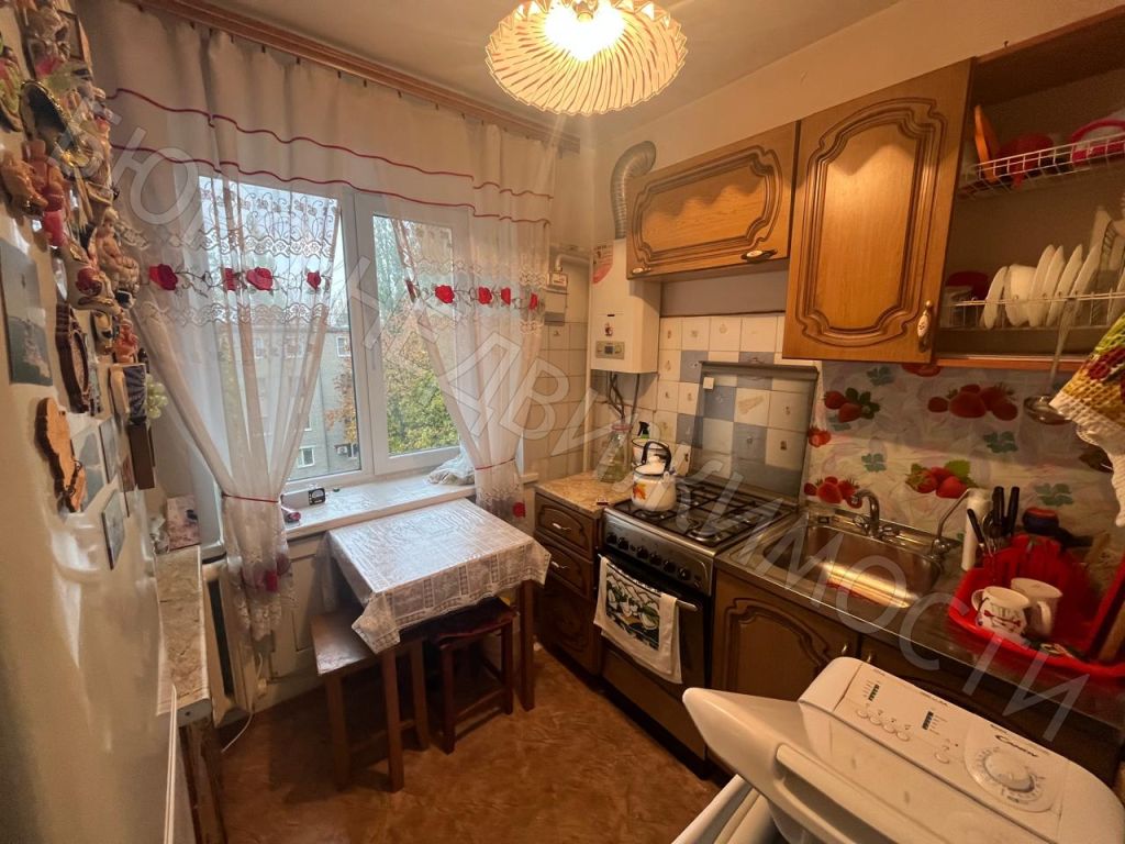 Продажа 3-комнатной квартиры, Балашов, 50 лет ВЛКСМ ул,  21а