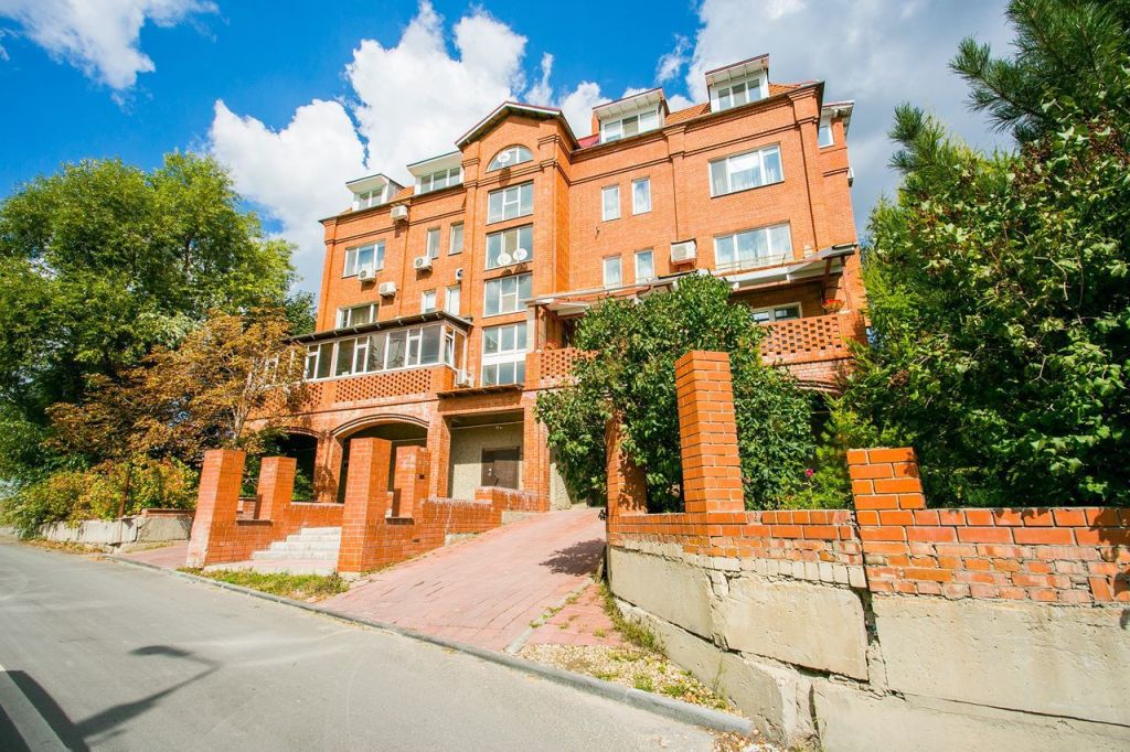 Продажа 2-комнатной квартиры, Саратов, Клиническая ул,  11А