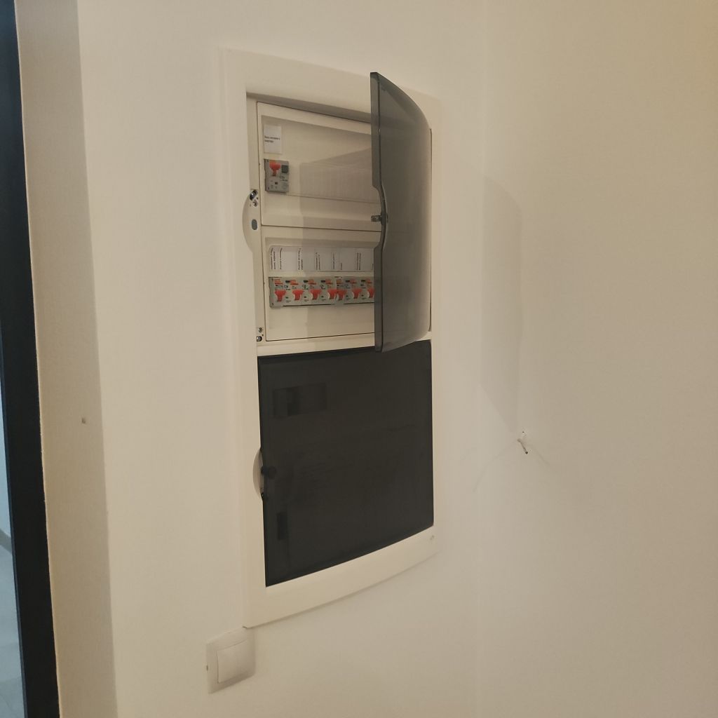 Продажа 2-комнатной новостройки, Нижний Новгород, Александра Хохлова ул,  7