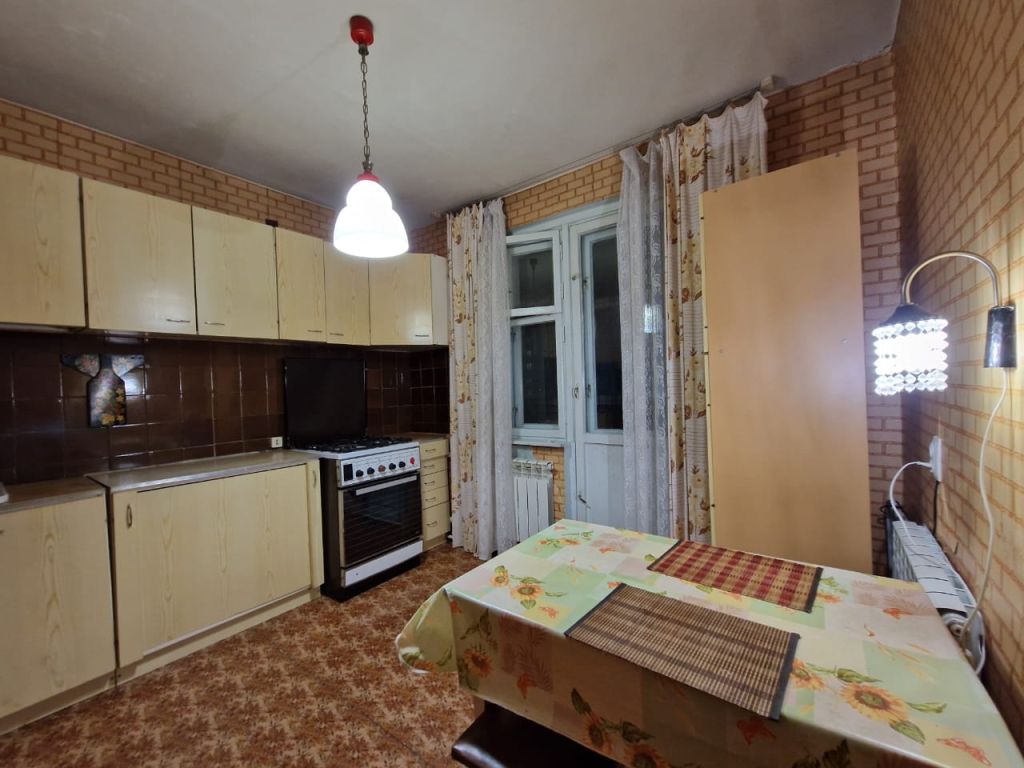 Продажа 2-комнатной квартиры, Радужный, 3-й квартал,  20