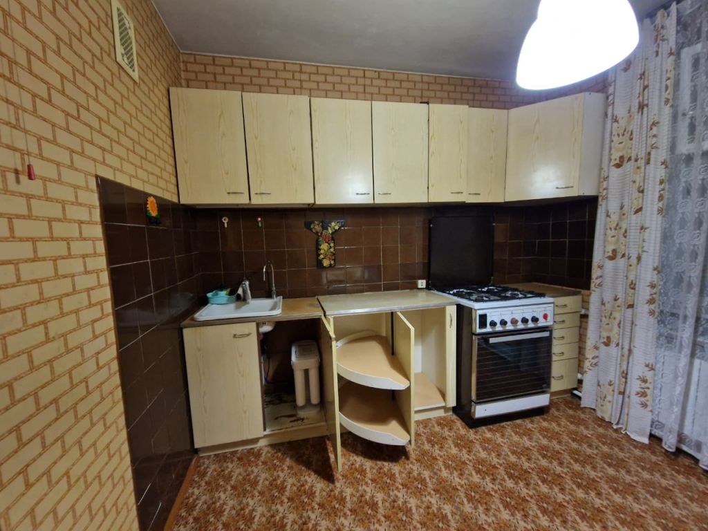 Продажа 2-комнатной квартиры, Радужный, 3-й квартал,  20