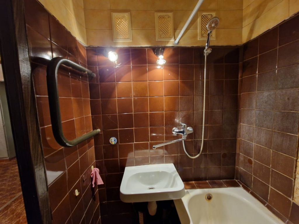 Продажа 2-комнатной квартиры, Радужный, 3-й квартал,  20