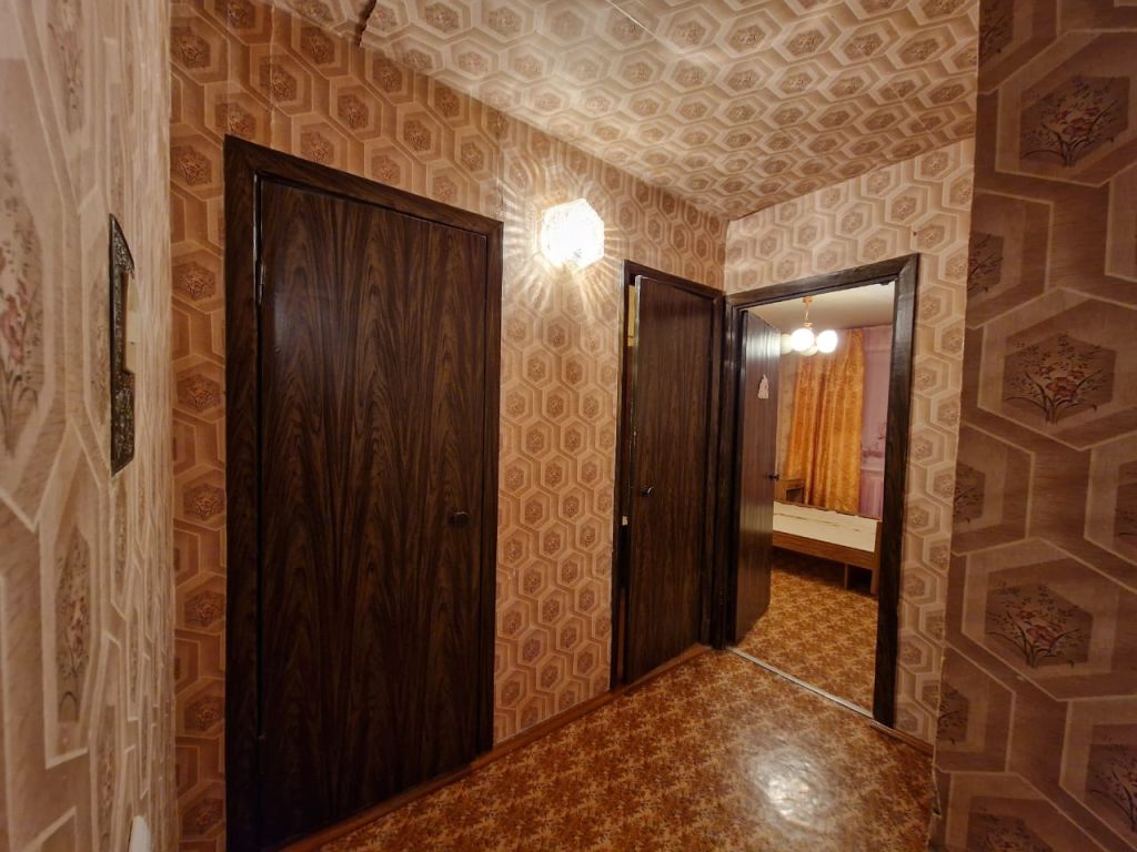 Продажа 2-комнатной квартиры, Радужный, 3-й квартал,  20