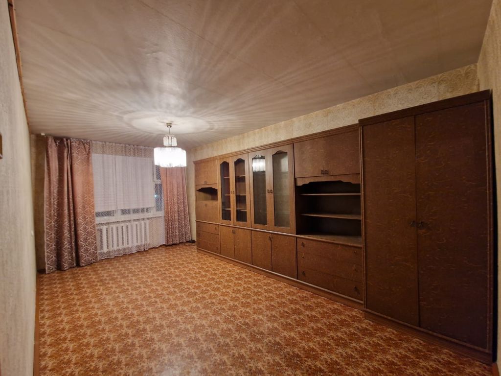 Продажа 2-комнатной квартиры, Радужный, 3-й квартал,  20