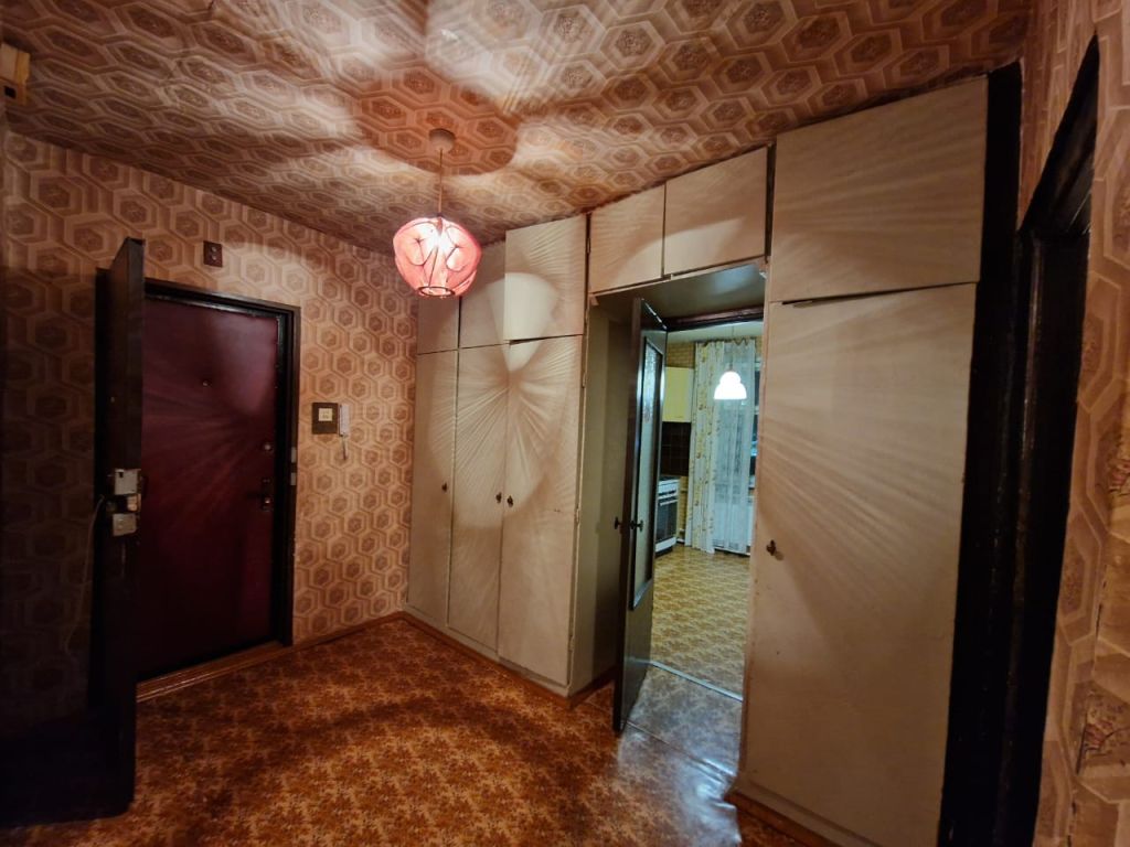 Продажа 2-комнатной квартиры, Радужный, 3-й квартал,  20