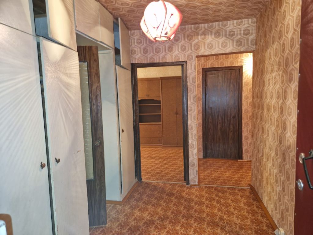 Продажа 2-комнатной квартиры, Радужный, 3-й квартал,  20