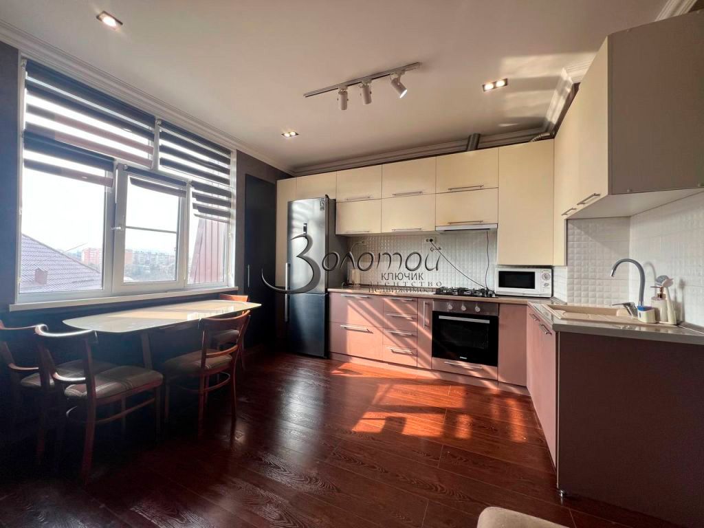 Продажа 3-комнатной квартиры, Кисловодск, Революции ул,  44