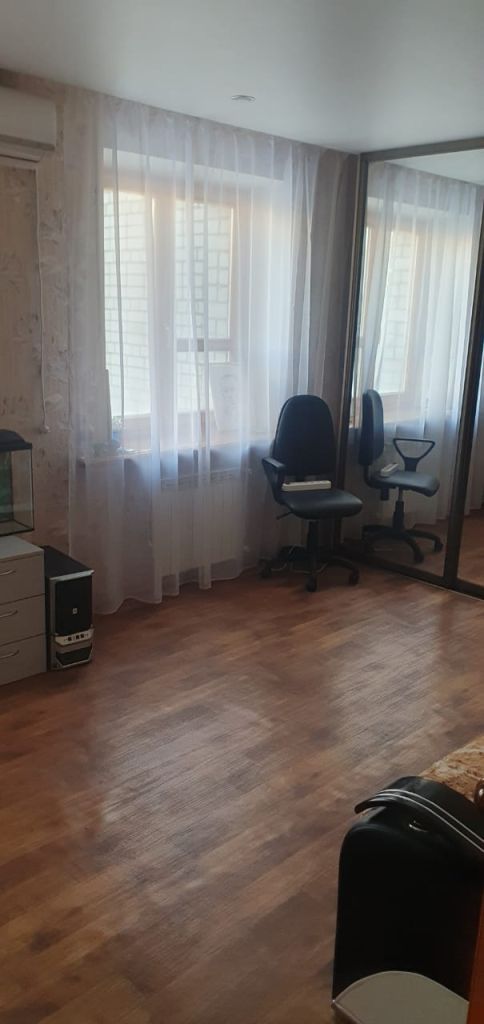 Продажа 4-комнатной квартиры, Энгельс, Одесская ул,  83