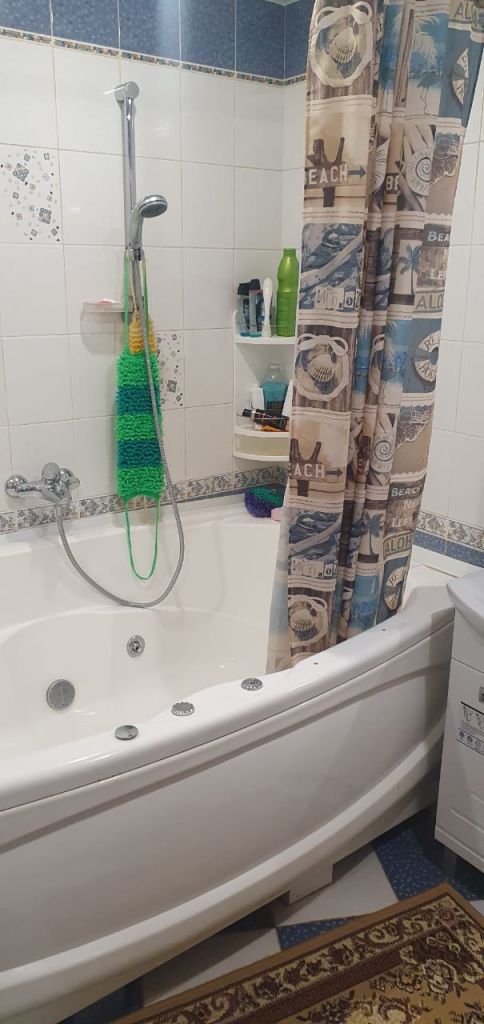 Продажа 4-комнатной квартиры, Энгельс, Одесская ул,  83