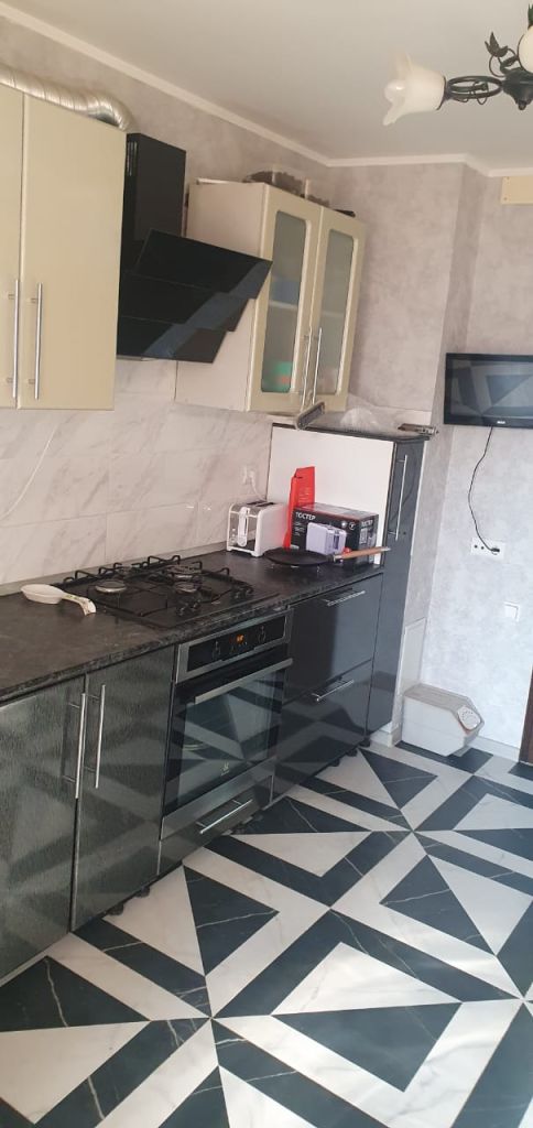 Продажа 4-комнатной квартиры, Энгельс, Одесская ул,  83