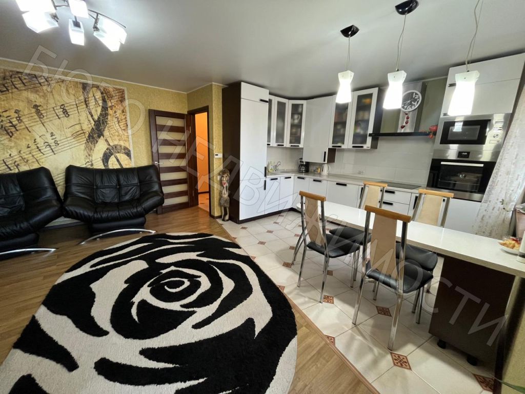 Продажа 2-комнатной квартиры, Балашов, Строителей ул,  6