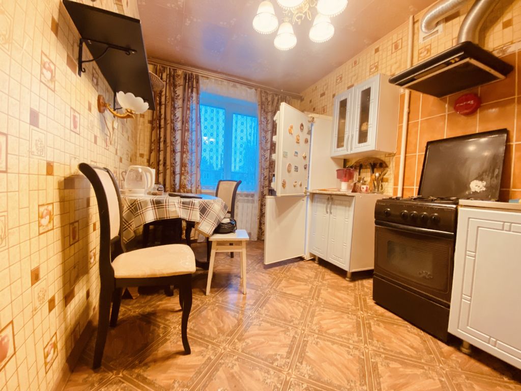 Продажа 3-комнатной квартиры, Грицовский, Первомайская ,  27