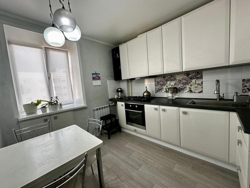 Продажа 3-комнатной квартиры, Кострома, Давыдовский-3 мкр,  7