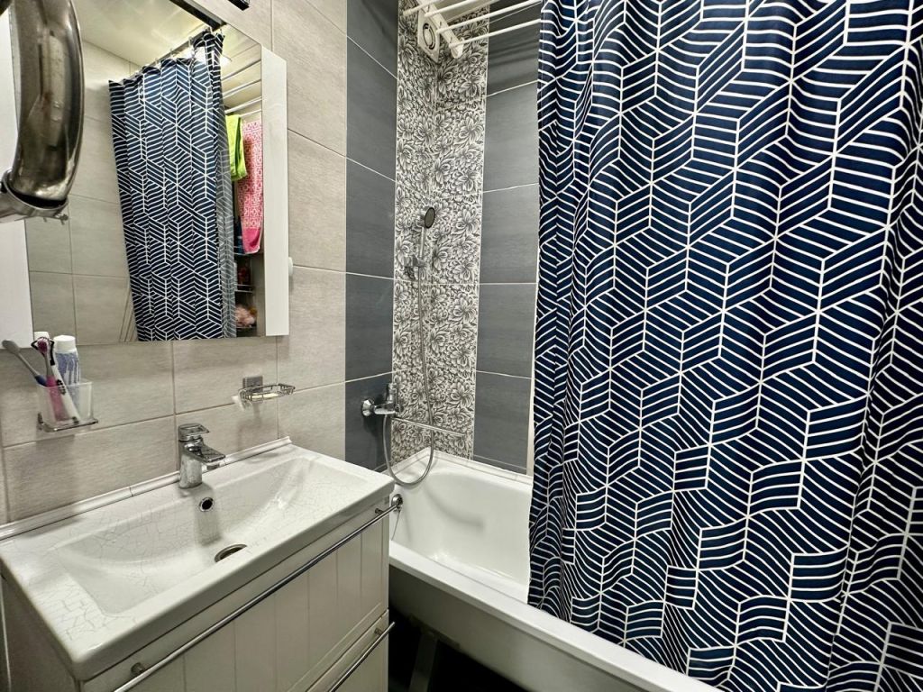 Продажа 3-комнатной квартиры, Кострома, Давыдовский-3 мкр,  7