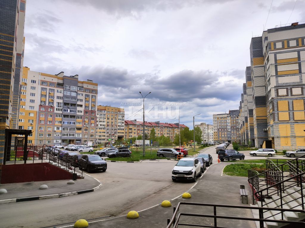 Продажа 3-комнатной квартиры, Бор, Луначарского ул,  214