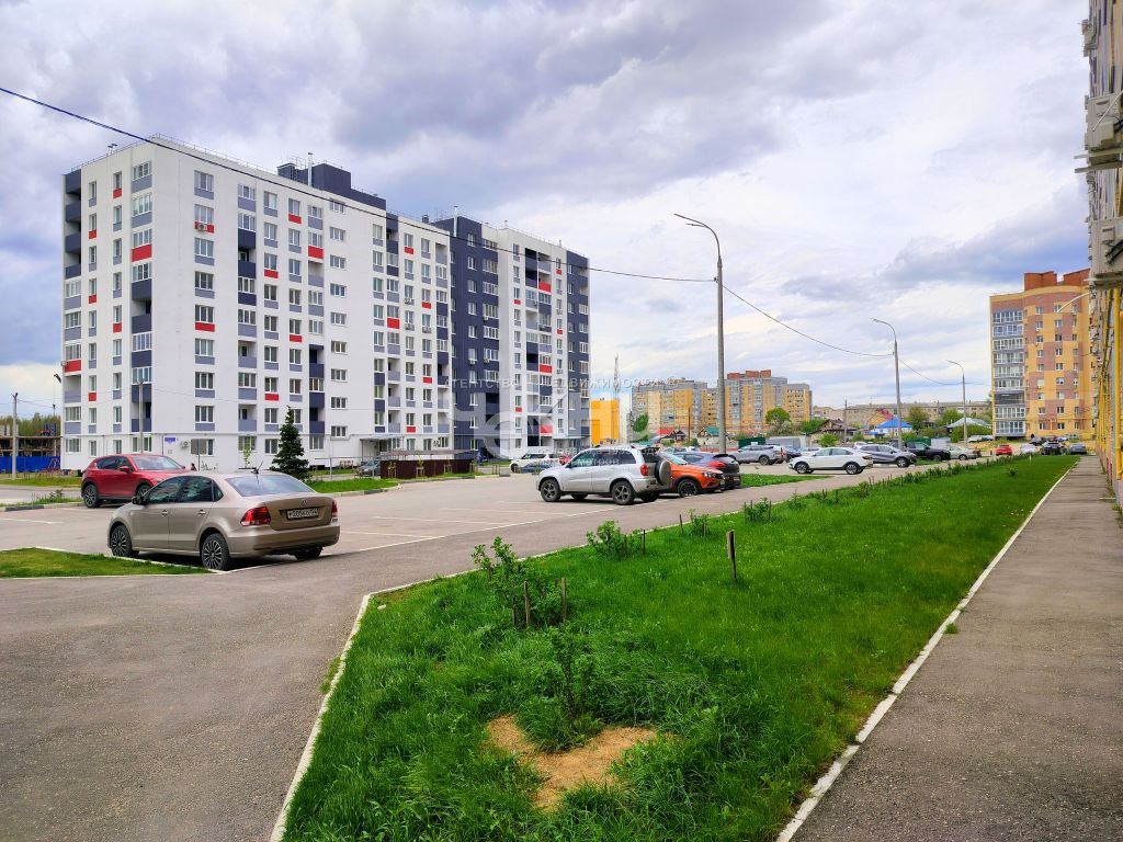 Продажа 3-комнатной квартиры, Бор, Луначарского ул,  214