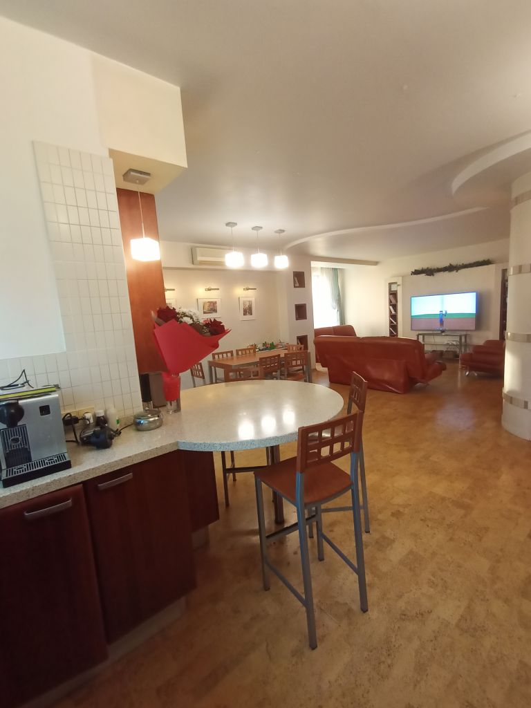 Продажа 4-комнатной квартиры, Нижний Новгород, Максима Горького ул,  232