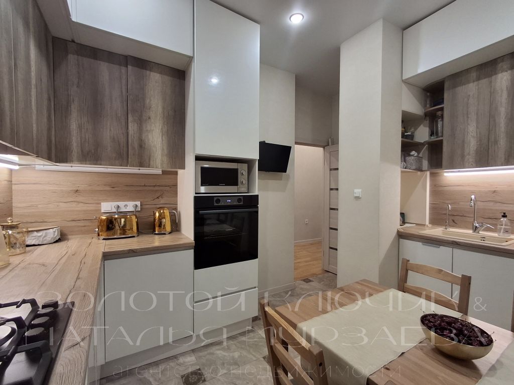 Продажа 4-комнатной квартиры, Нижний Новгород, Коминтерна ул,  168