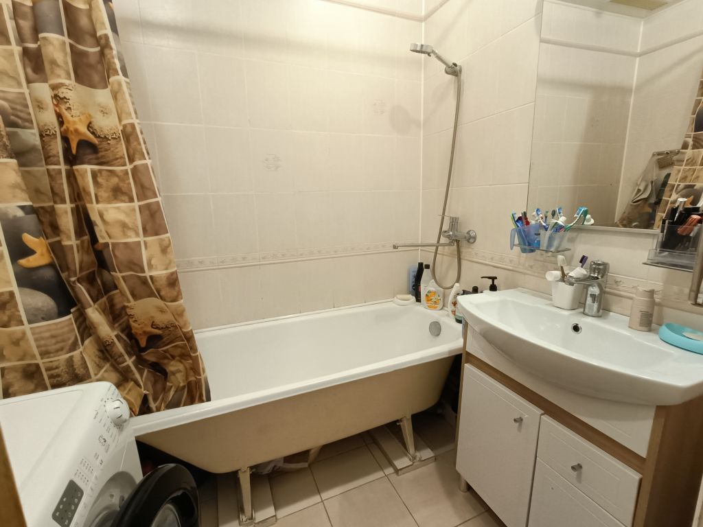 Продажа 3-комнатной квартиры, Казань, Революционная ул,  69