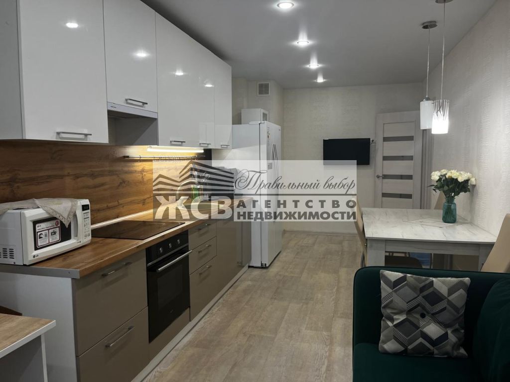 Продажа 3-комнатной квартиры, Нижний Новгород, 60-летия Октября б-р,  21 к3