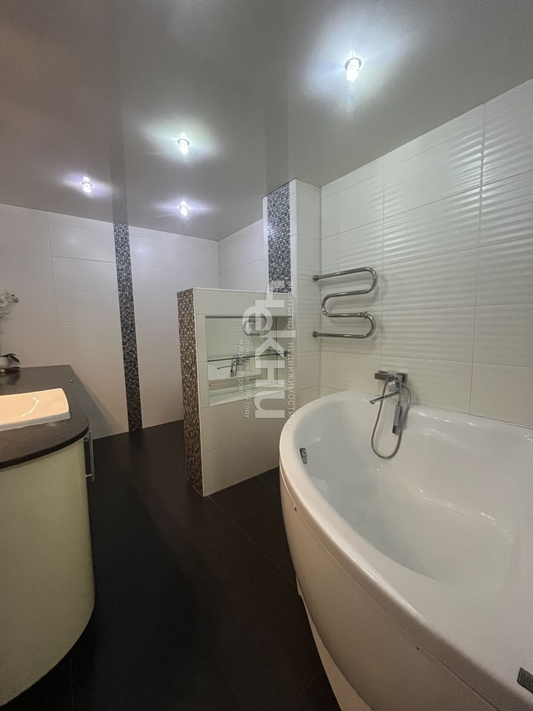 Продажа 5-комнатной квартиры, Нижний Новгород, Красных Зорь ул,  22