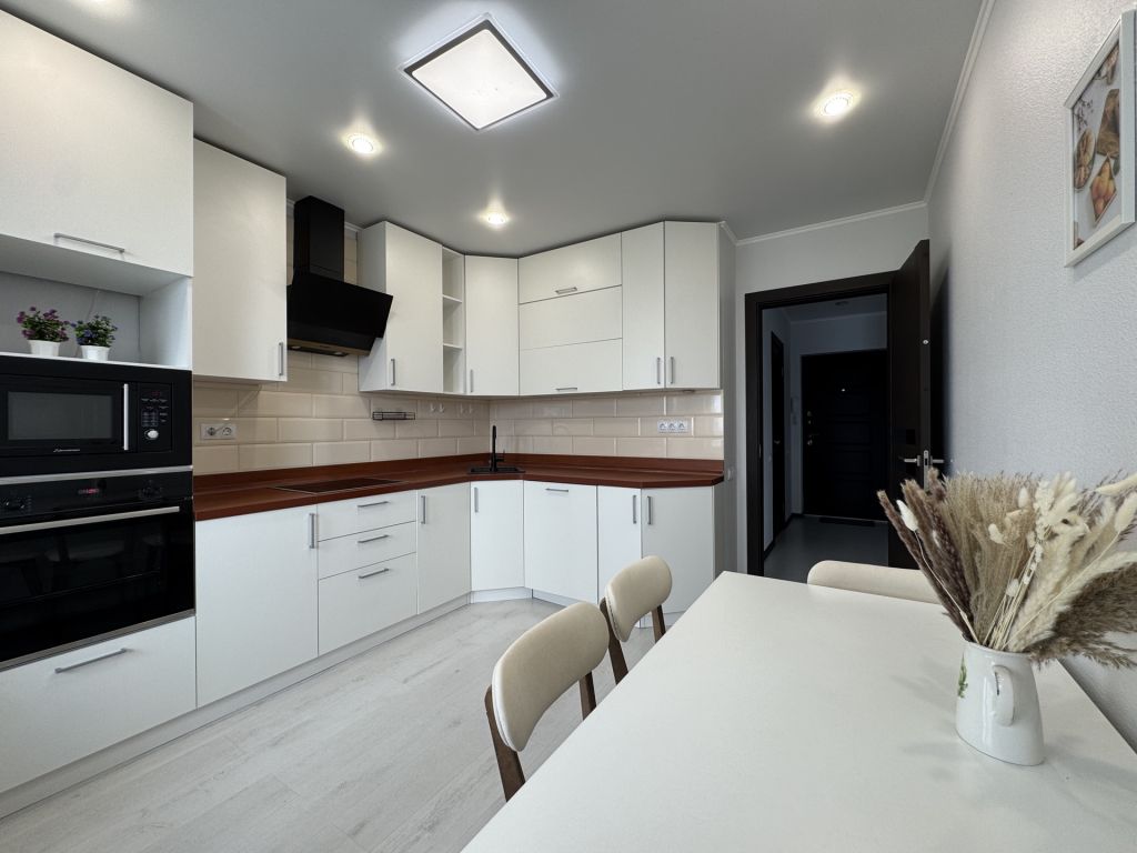 Продажа 3-комнатной квартиры, Саратов, Мичурина ул,  182/20