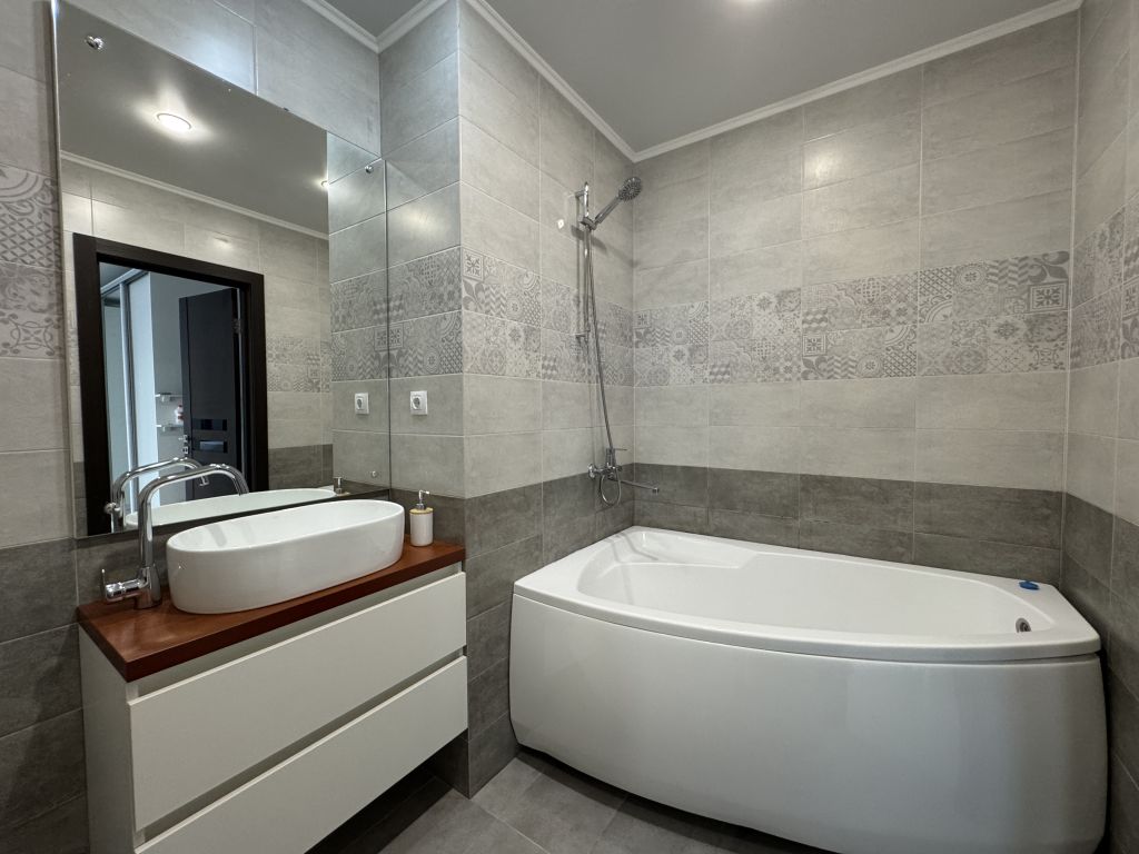 Продажа 3-комнатной квартиры, Саратов, Мичурина ул,  182/20