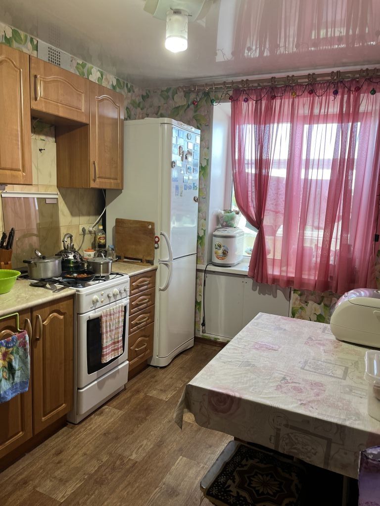 Продажа 3-комнатной квартиры, Энгельс, Центральная ул,  8