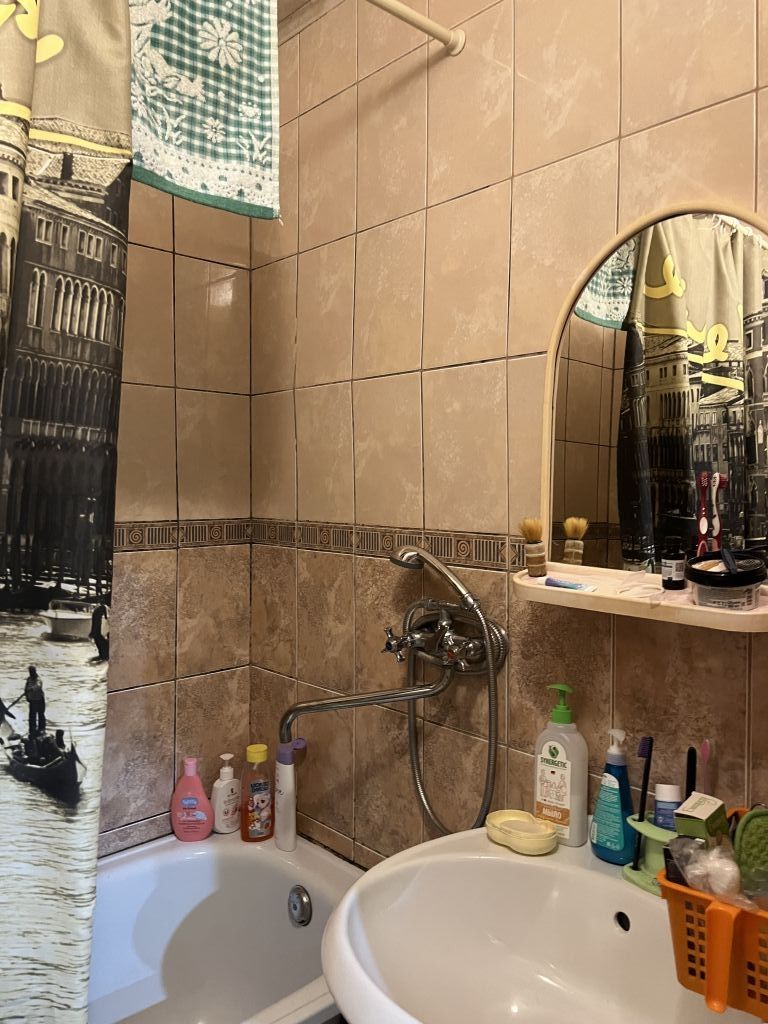 Продажа 3-комнатной квартиры, Энгельс, Центральная ул,  8