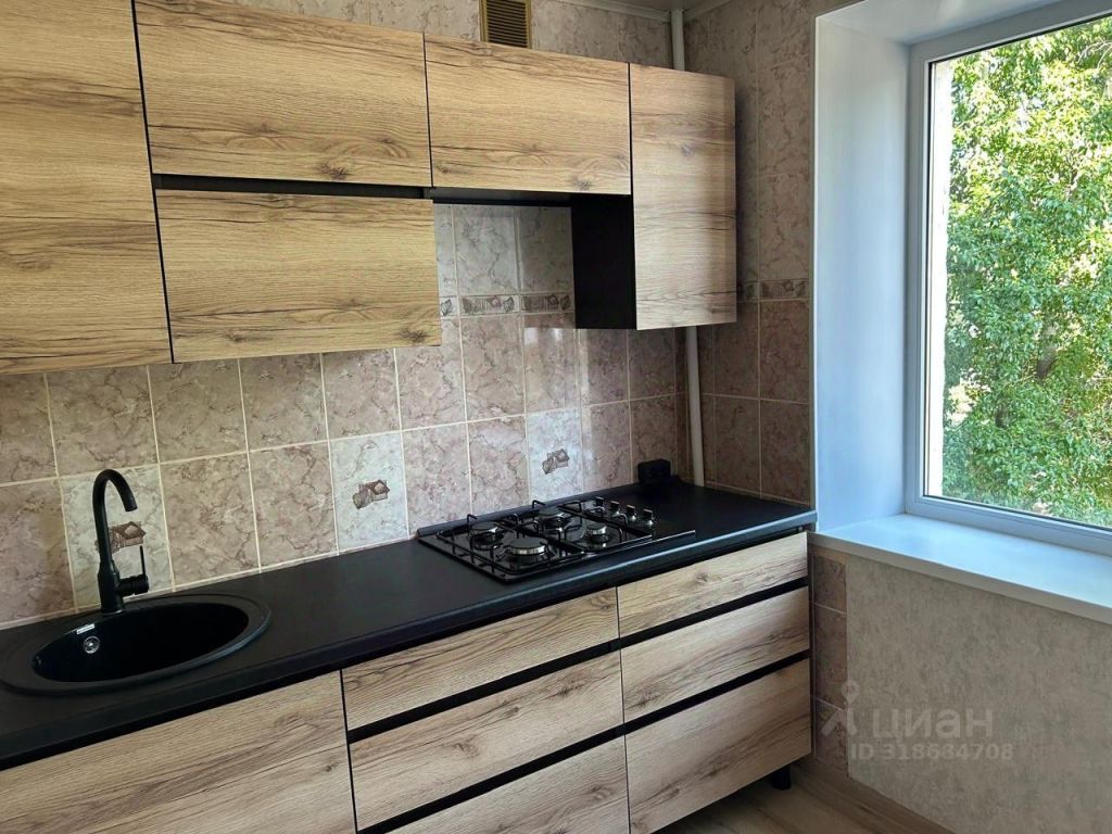 Продажа 3-комнатной квартиры, Энгельс, Колотилова ул,  4