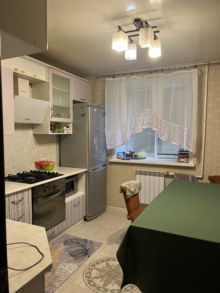 Продажа 3-комнатной квартиры, Энгельс, Ленинградская ул,  35