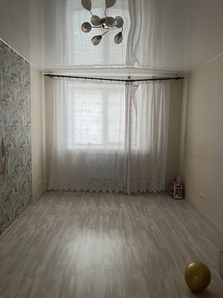 Продажа 3-комнатной квартиры, Энгельс, Ленинградская ул,  35