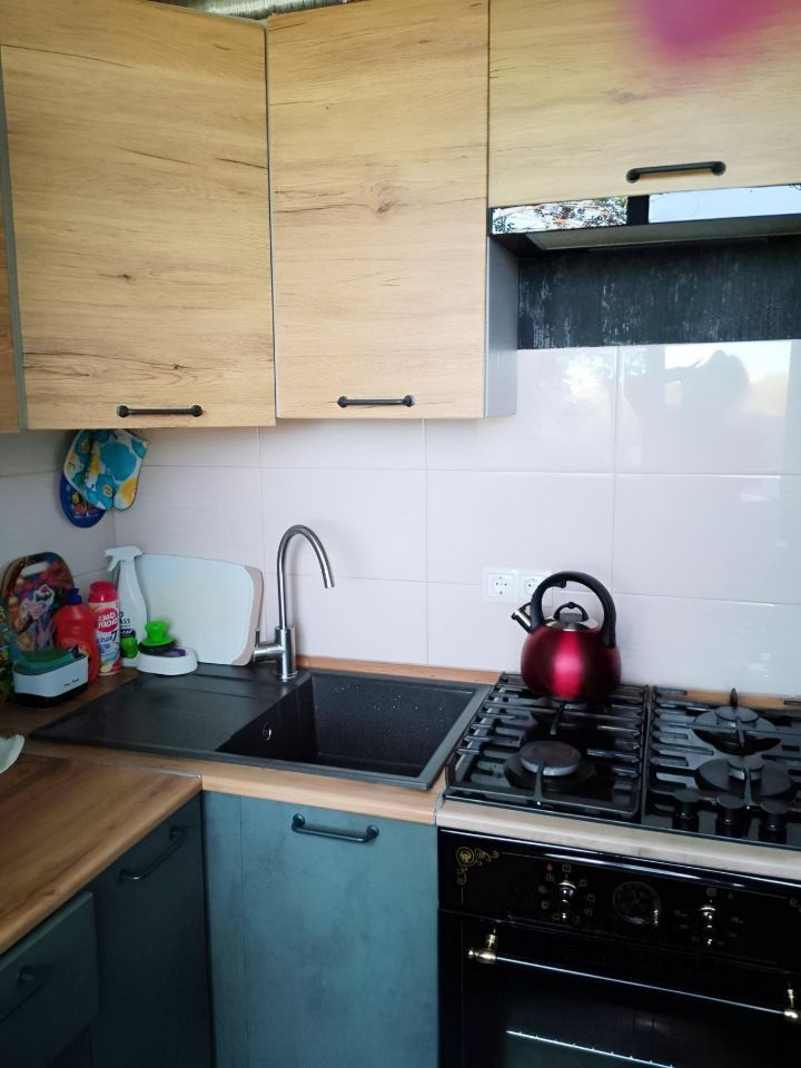 Продажа 3-комнатной квартиры, Саратов, Строителей 1-й проезд,  12