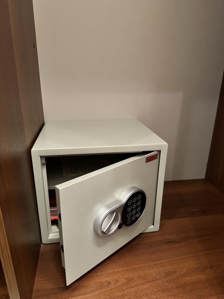 Продажа 2-комнатной квартиры, Иваново, Зверева ул,  15