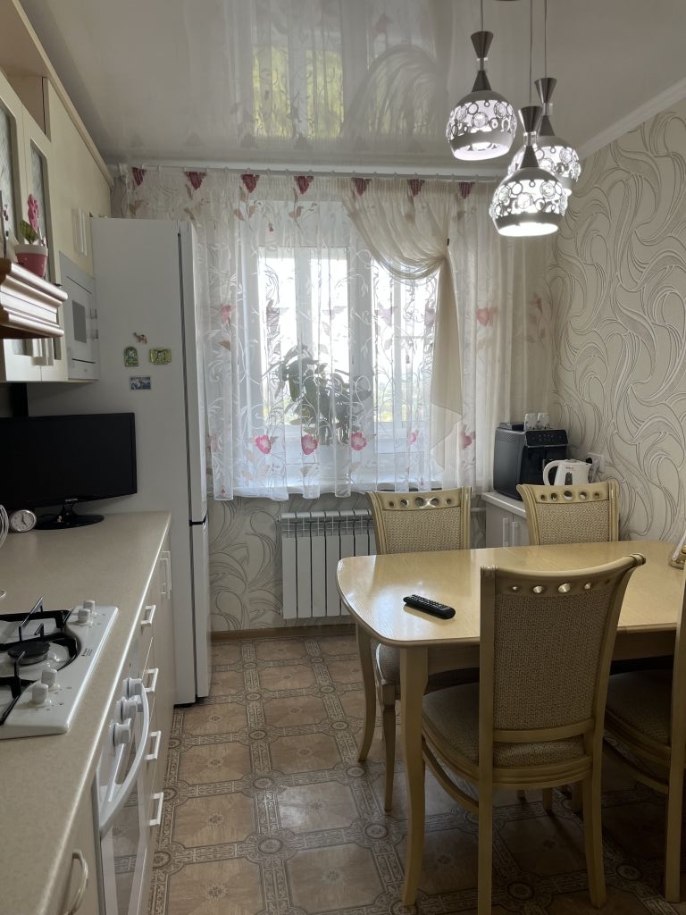 Продажа 3-комнатной квартиры, Энгельс, Фридриха Энгельса пр-кт,  16