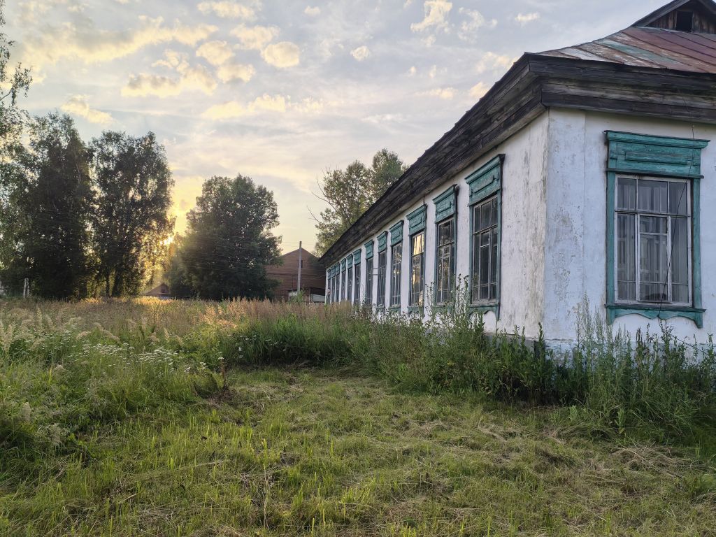 Продажа коммерческой недвижимости, 308м <sup>2</sup>, Лесной Вьяс, Набережная,  64