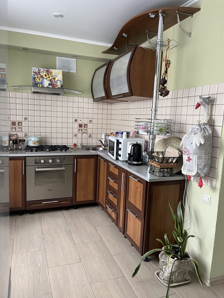 Продажа 4-комнатной квартиры, Энгельс, Ленина ул,  17