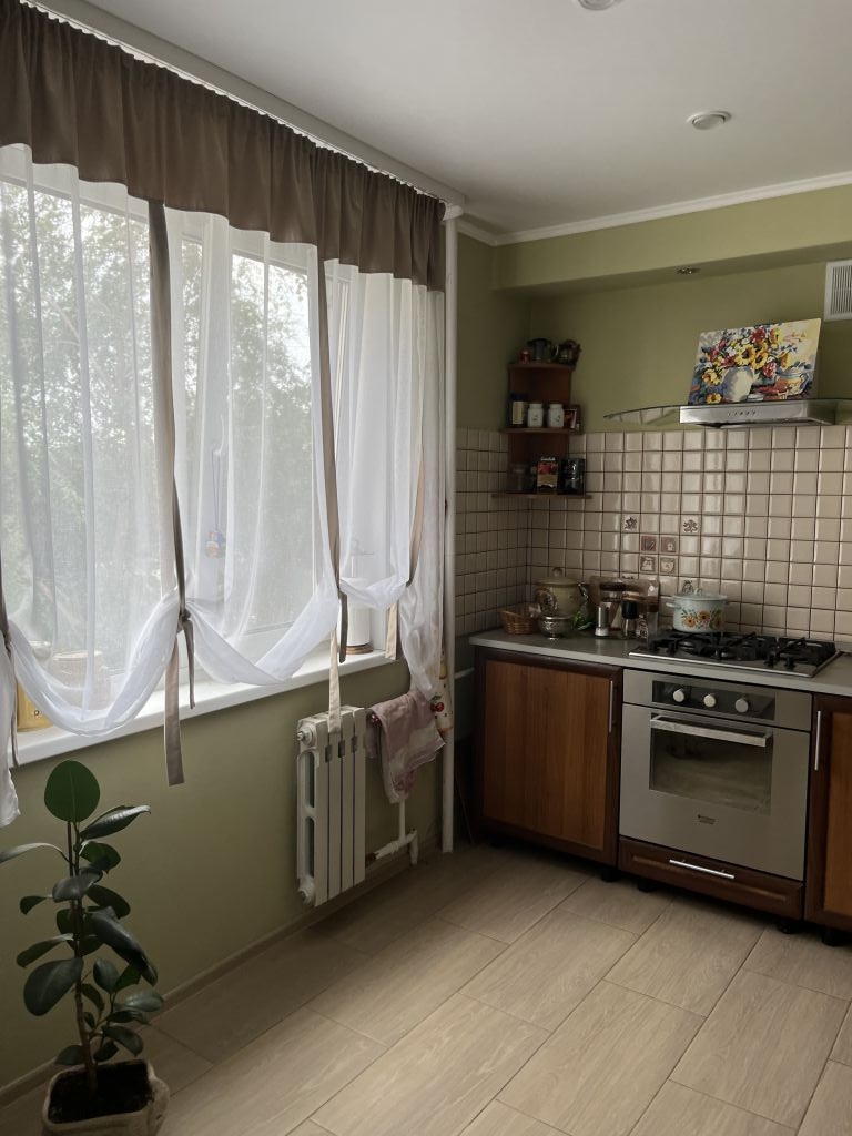 Продажа 4-комнатной квартиры, Энгельс, Ленина ул,  17