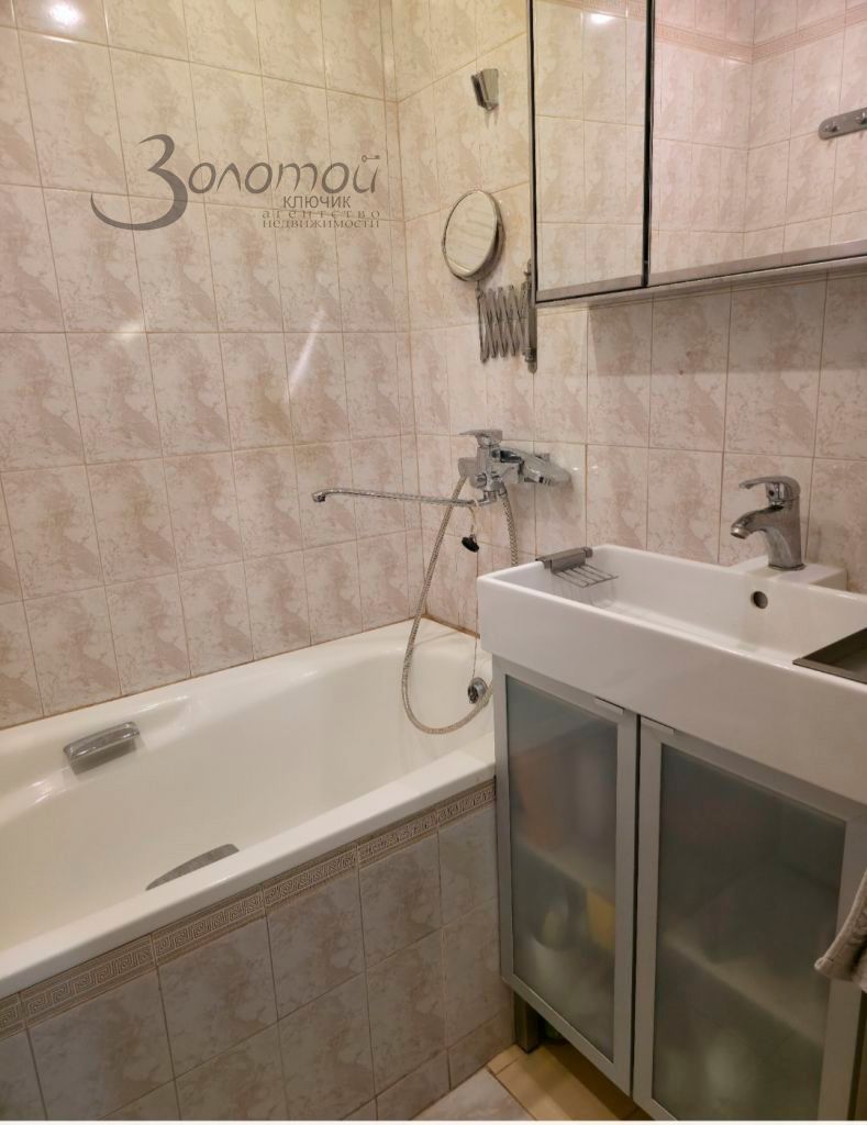 Продажа 4-комнатной квартиры, Дзержинск, Ситнова ул,  8б