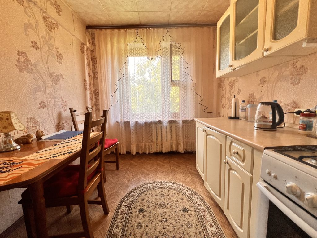 Продажа 3-комнатной квартиры, Новомосковск, Парковая ул,  16