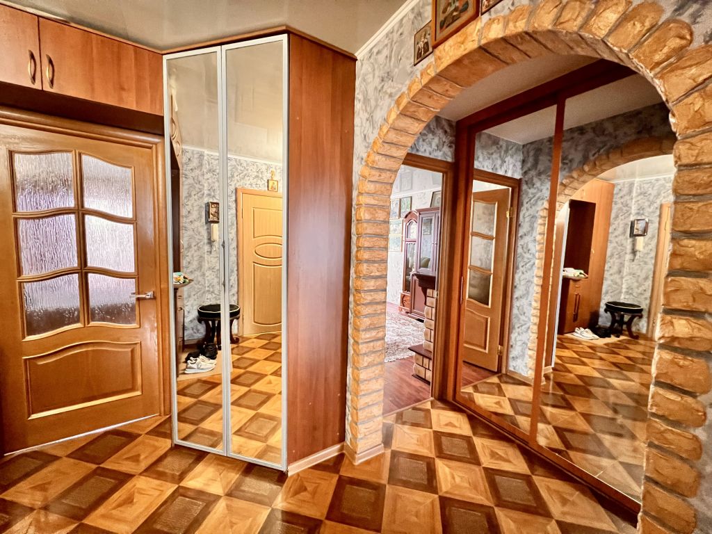 Продажа 3-комнатной квартиры, Новомосковск, Орджоникидзе ул,  5А