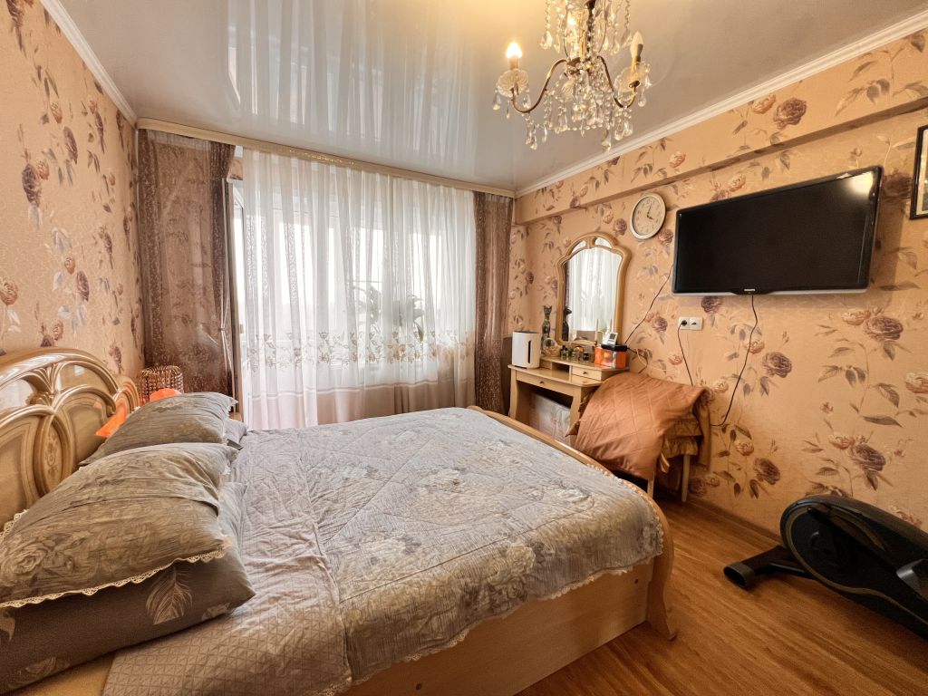 Продажа 3-комнатной квартиры, Новомосковск, Орджоникидзе ул,  5А