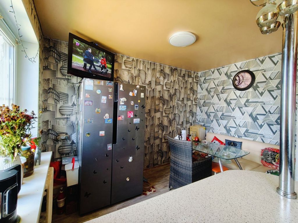 Продажа 4-комнатной квартиры, Новомосковск, Маяковского ул,  6