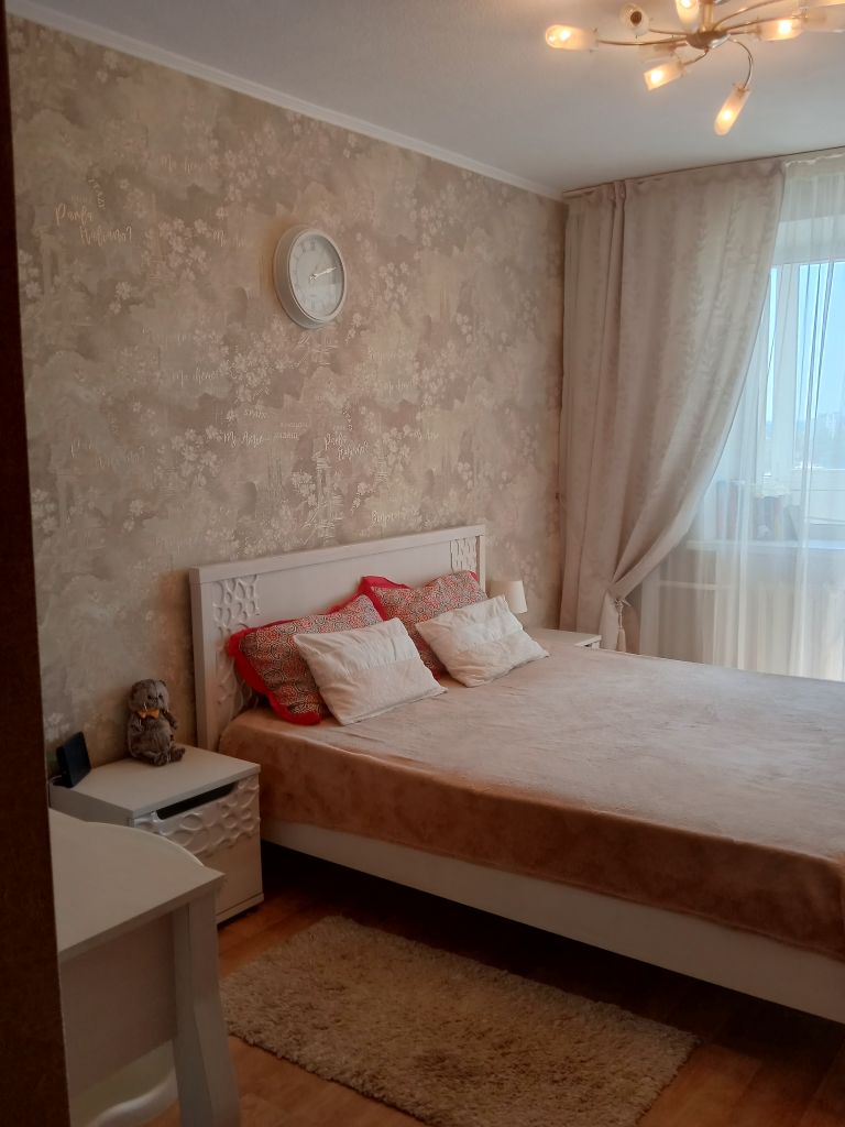 Продажа 3-комнатной квартиры, Батайск, Герцена ул,  35